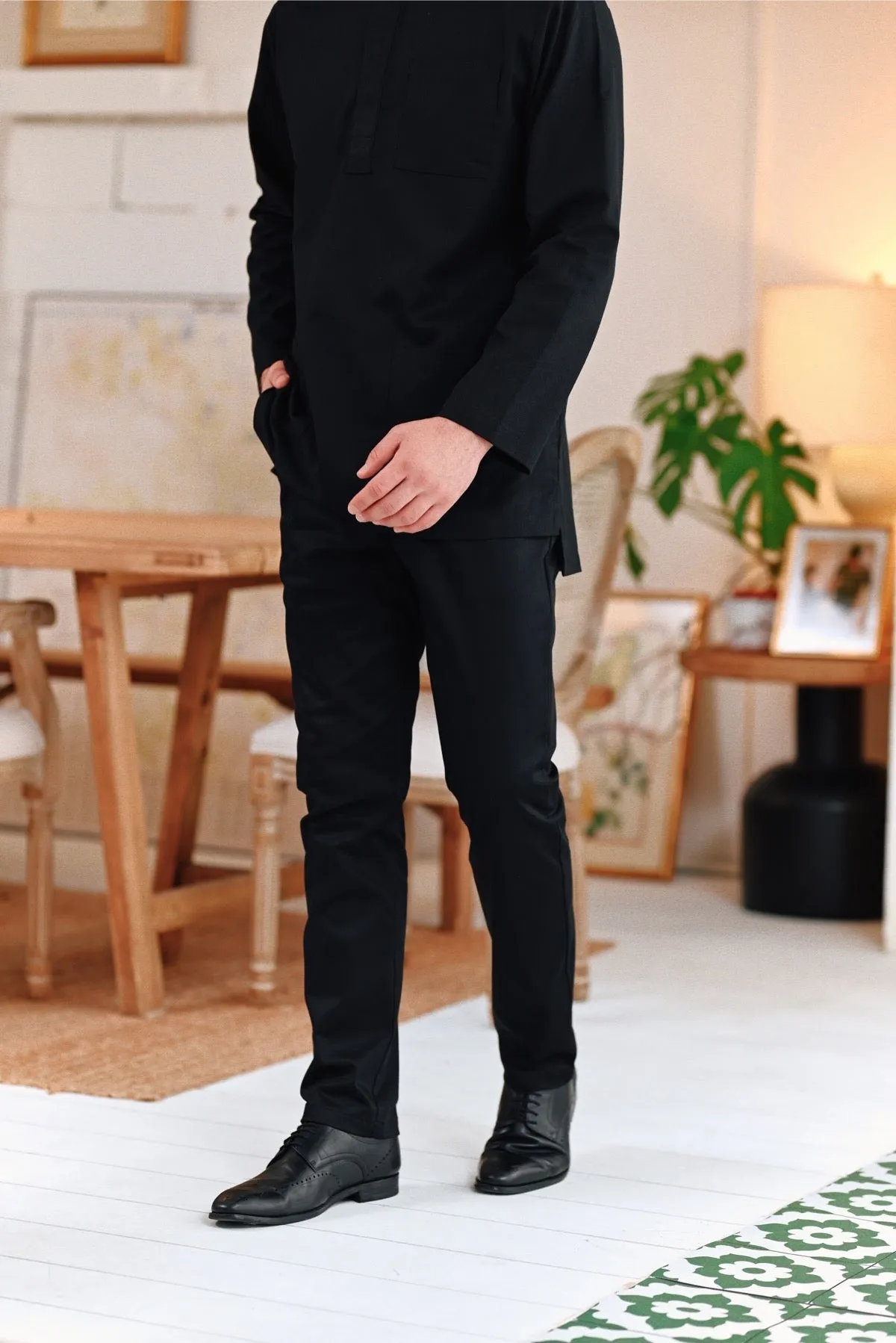 The Perfect Men Slim Fit Pants - Black