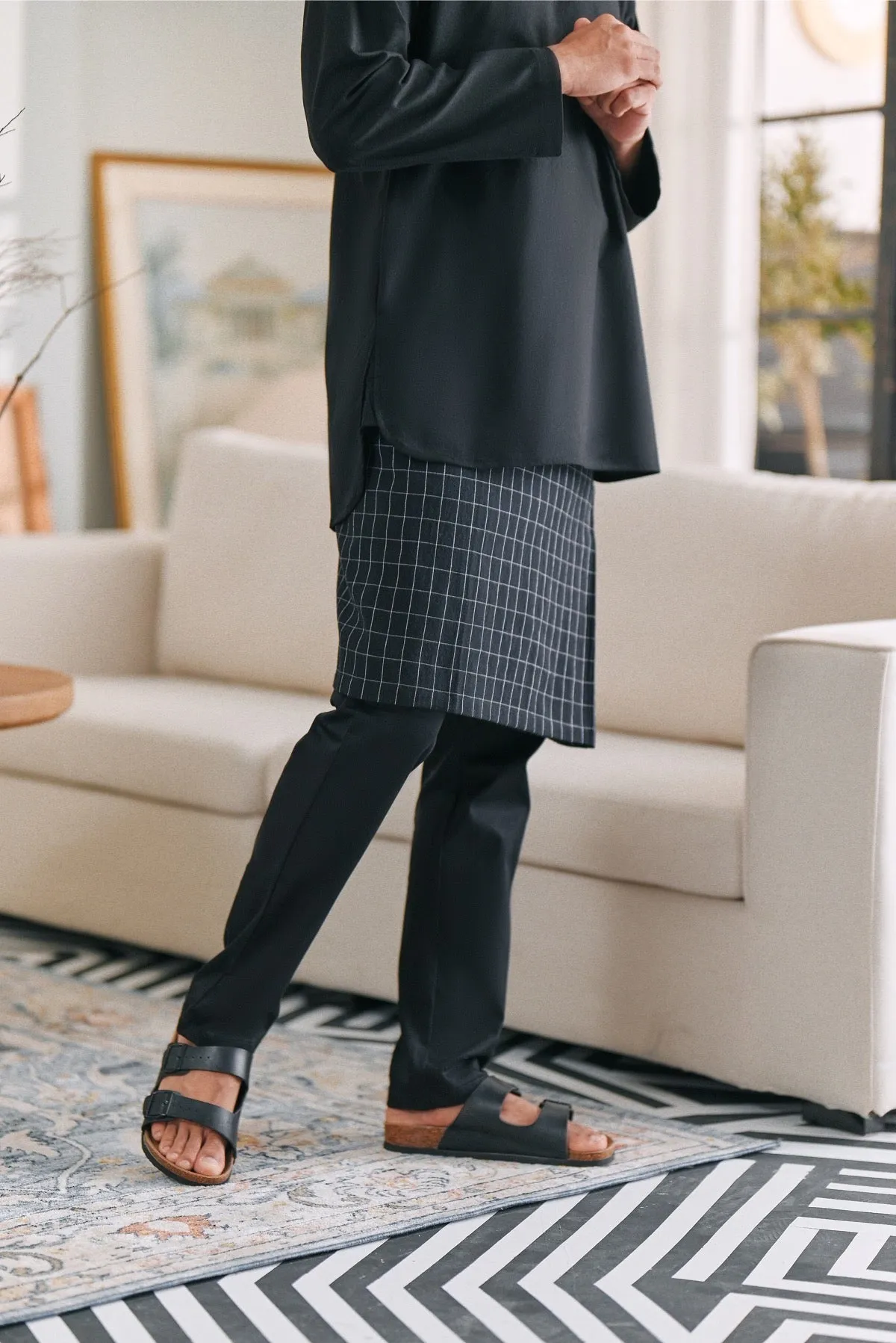 The Perfect Men Slim Fit Pants - Black