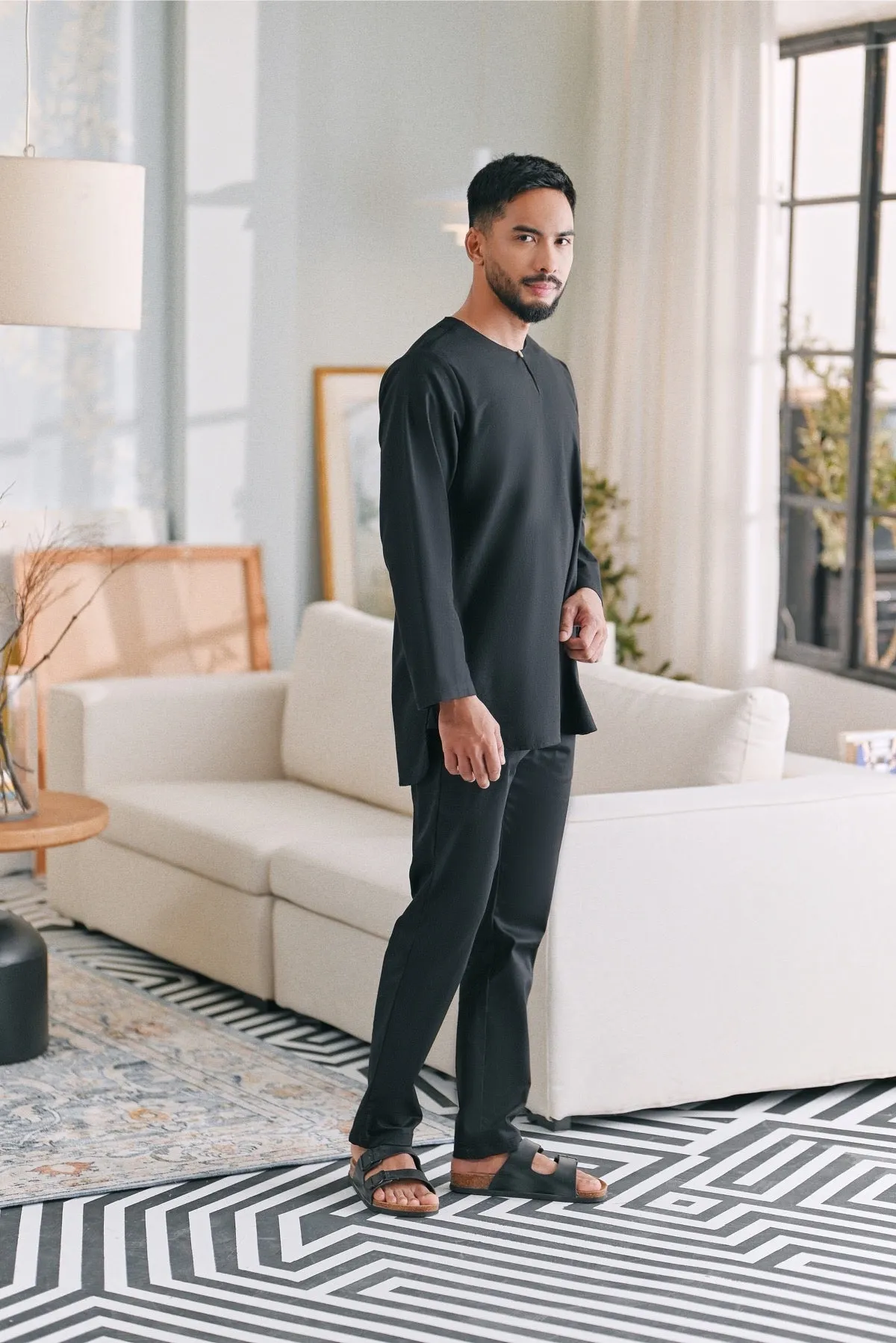 The Perfect Men Slim Fit Pants - Black