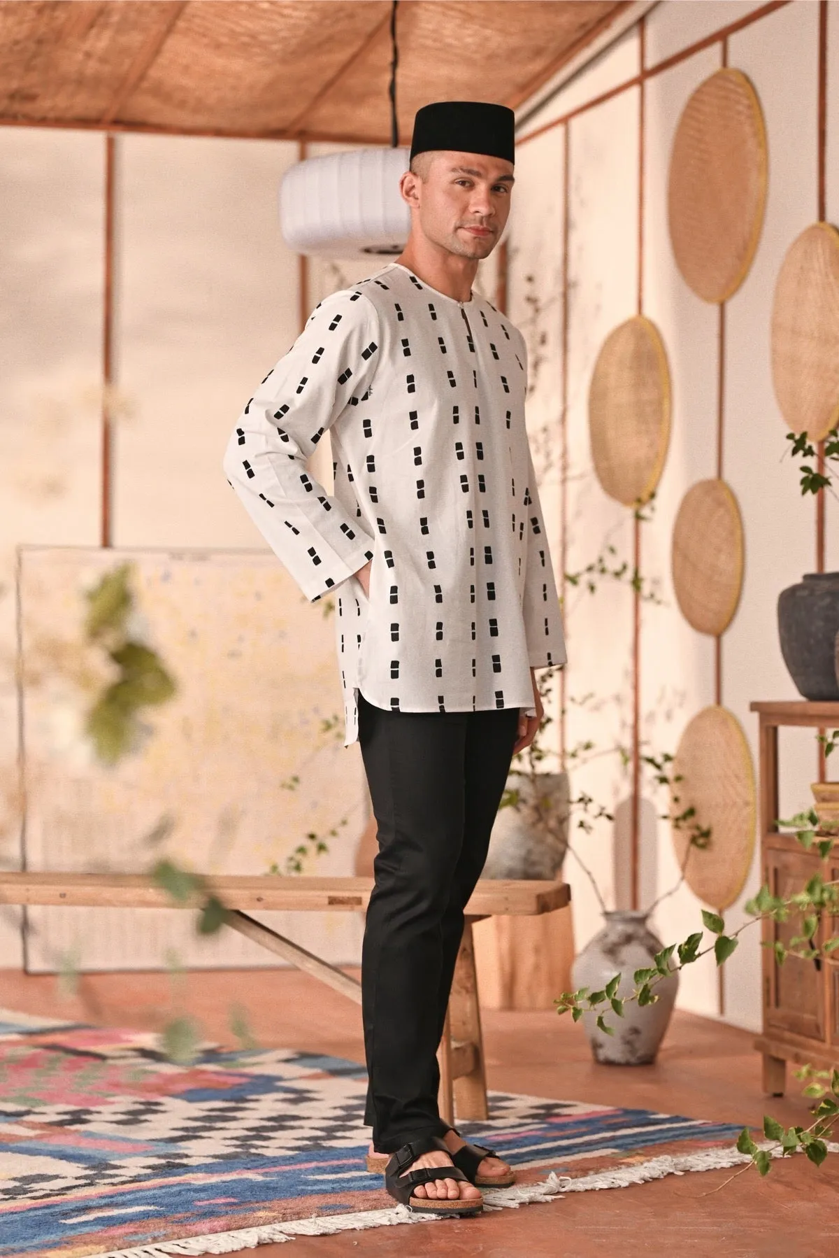 The Perfect Men Slim Fit Pants - Black