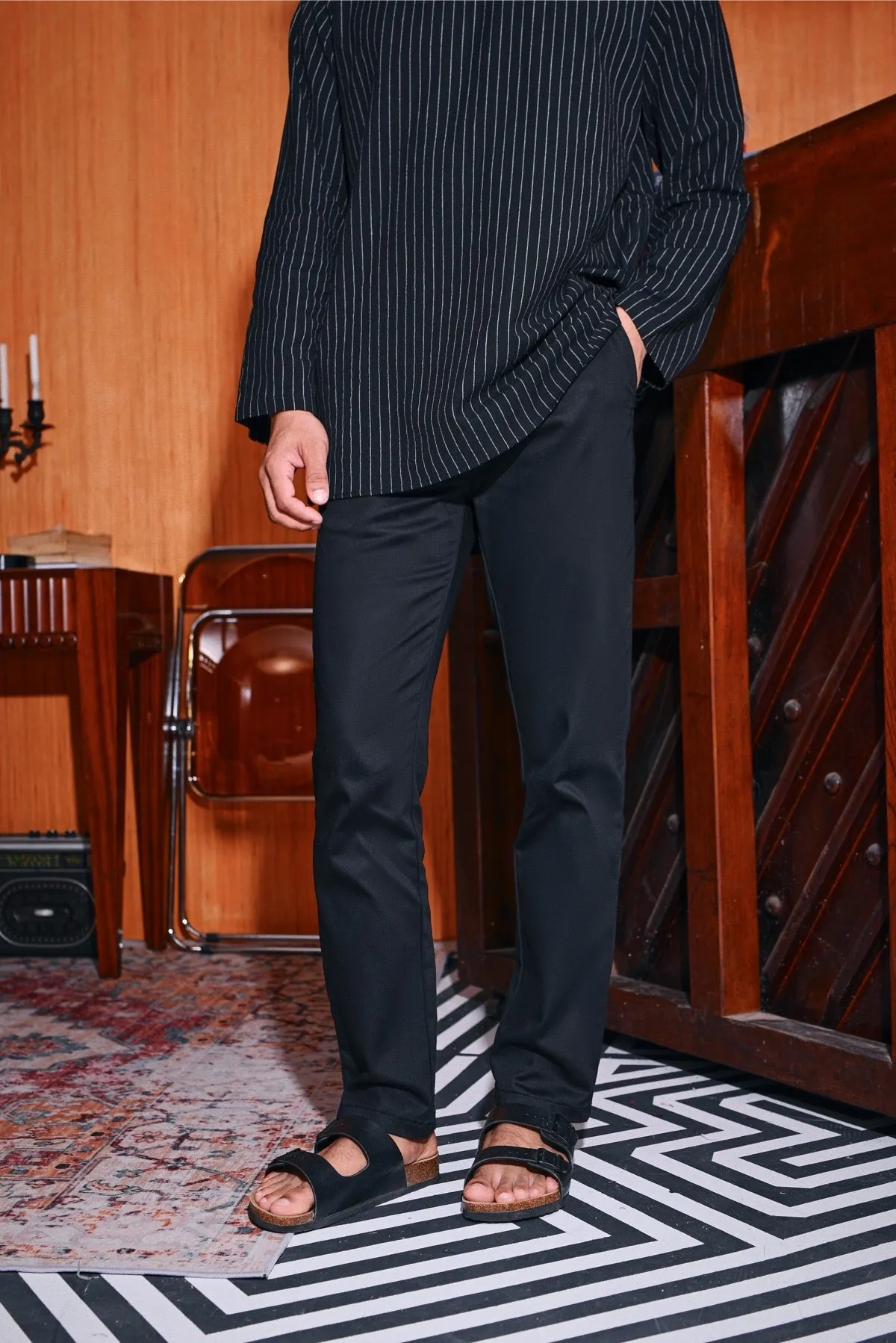The Perfect Men Slim Fit Pants - Black
