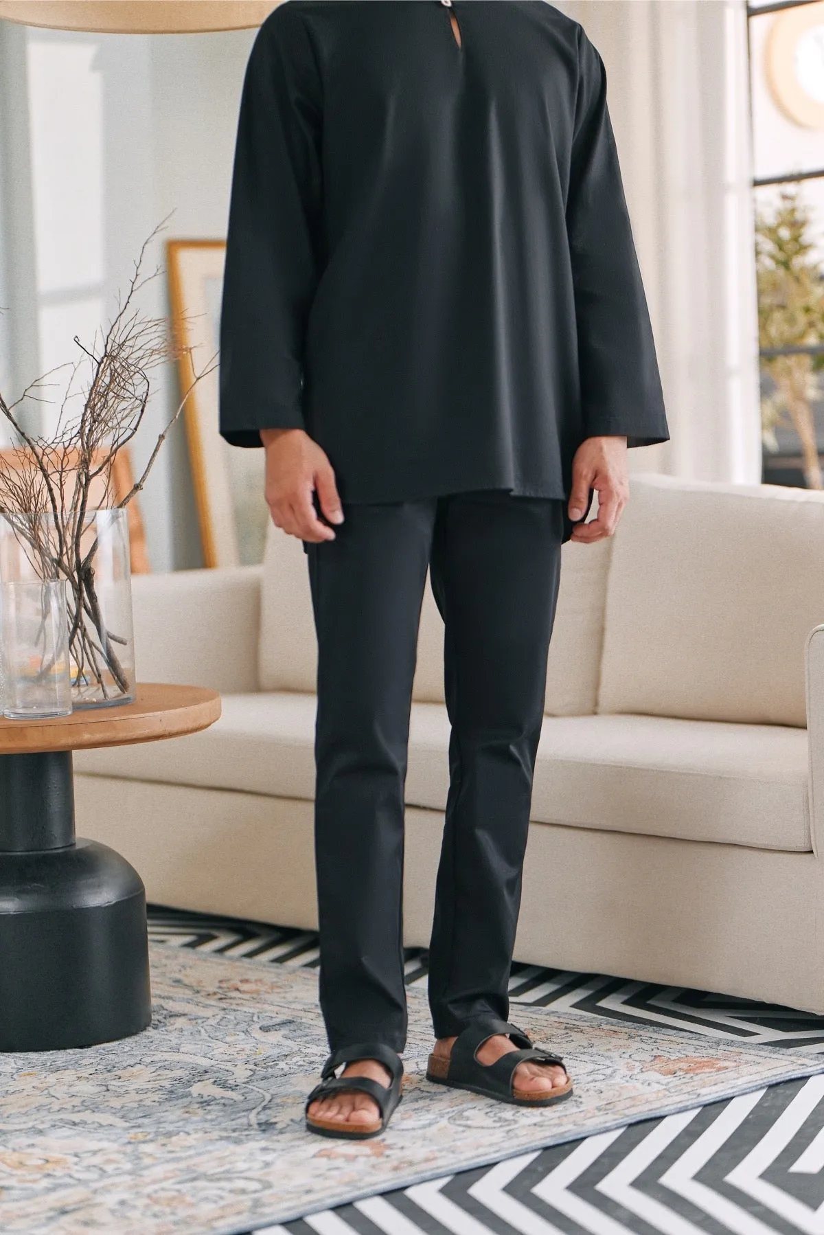 The Perfect Men Slim Fit Pants - Black