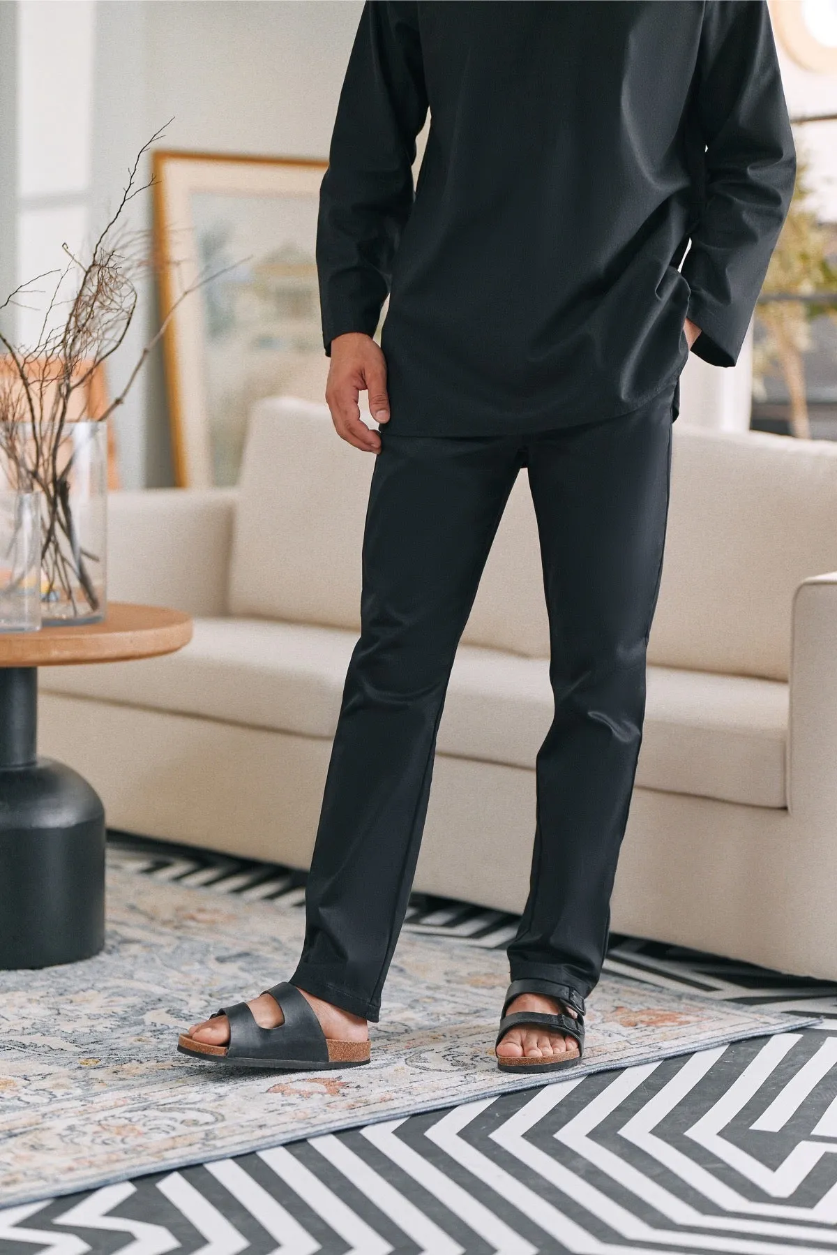 The Perfect Men Slim Fit Pants - Black