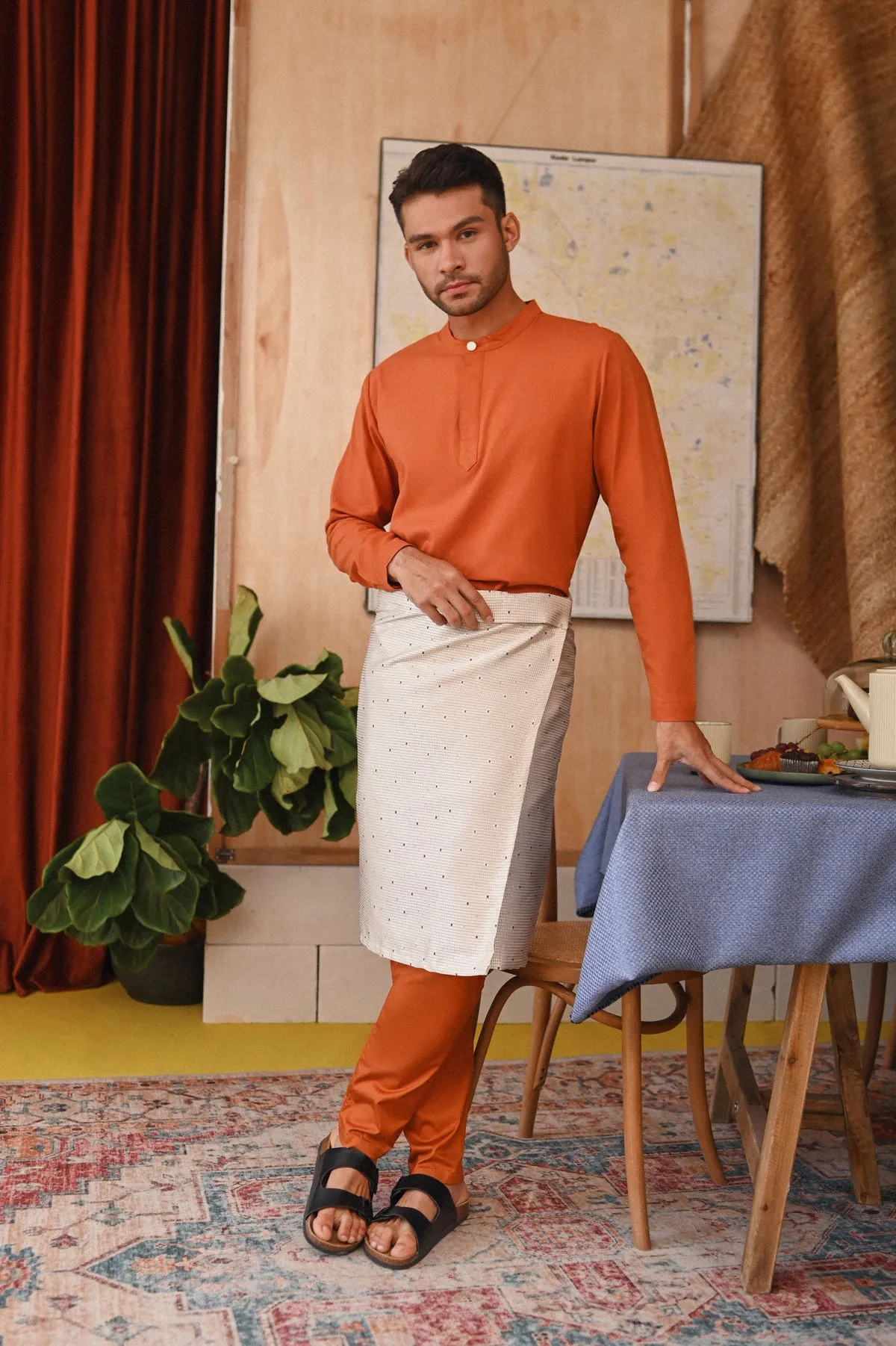 The Perfect Men Slim Fit Pants - Brown
